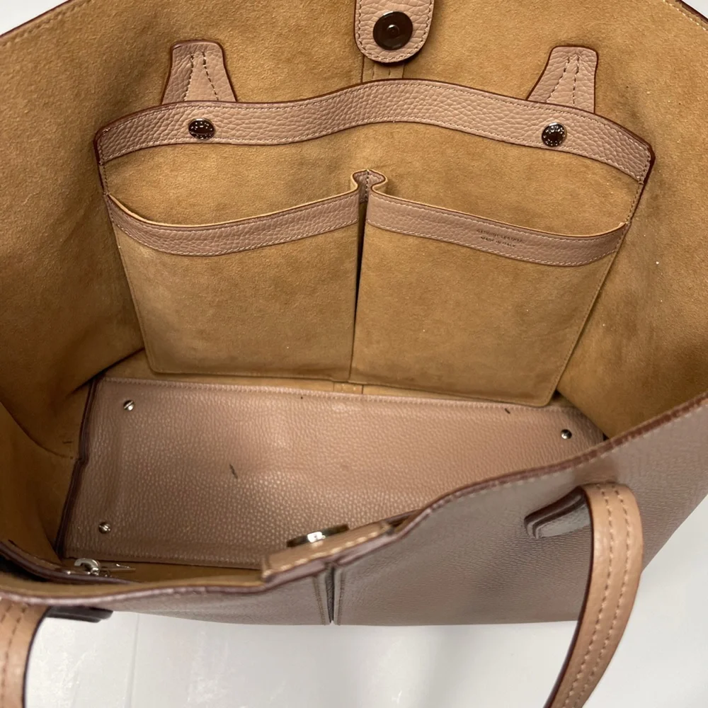 $1,265 Tod’s Logo Joy Blush Pebbled Leather Medium Shoulder Bag Nude Tan
